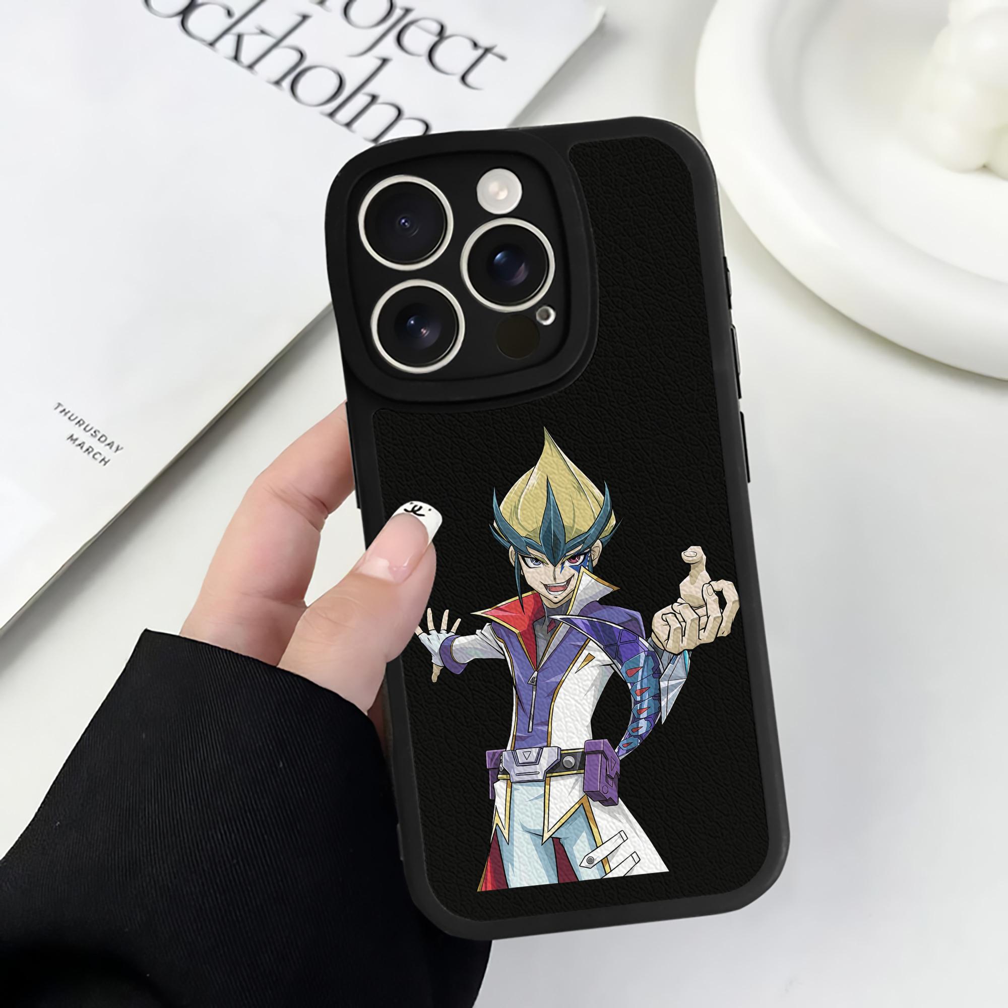 遊☆戯☆王 Yu-Gi-Oh! 【iPhone 16シリーズ対応】シリコンスマホケース（レザー調） 材質：シリコン